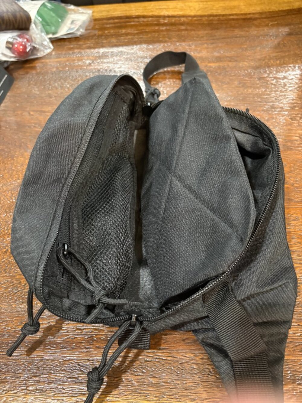 Basic Black easy clean fanny pack, multi pocket padded adjustable - Picture 2 of 4